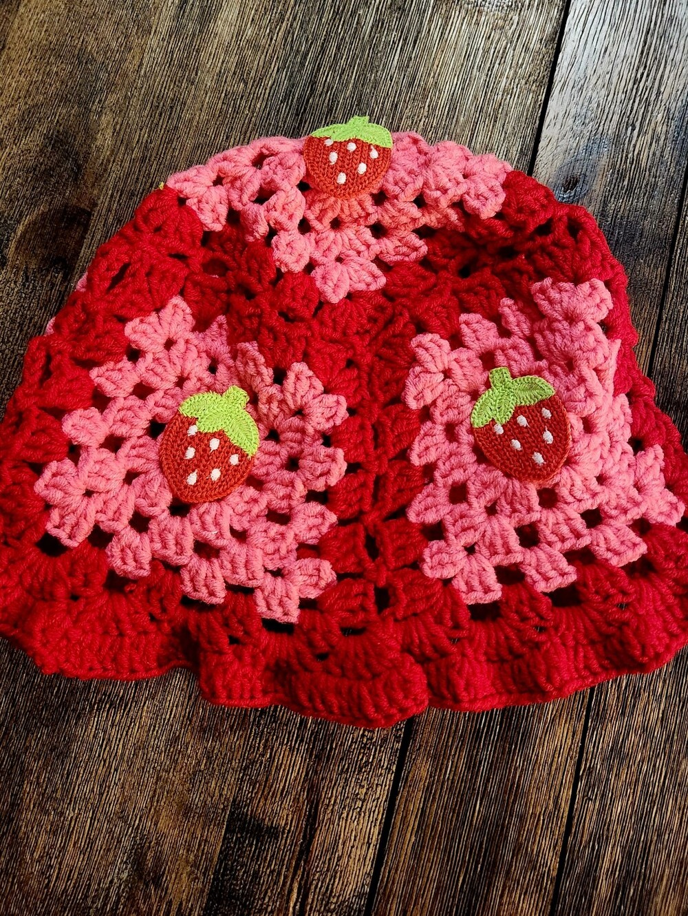 Adorable 🍓Strawberry🍓 Crochet Bucket Hat, Adult size, Red and Pink, Never Used